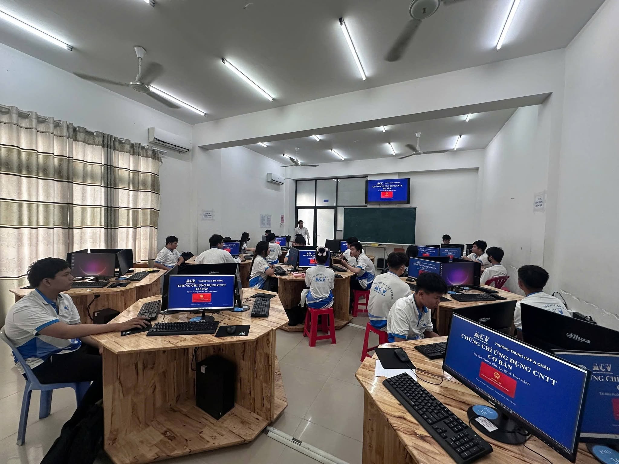 🎉 Khai giảng thành công lớp Chứng chỉ Ứng dụng CNTT Cơ bản đợt 1 tại Gò Dầu.